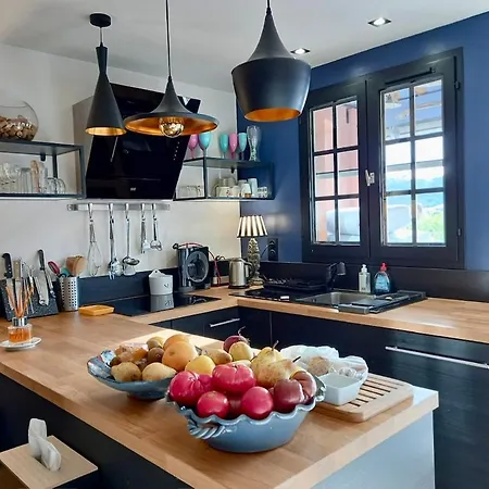 Elegant Duplex, Pool And Сasa de vacaciones