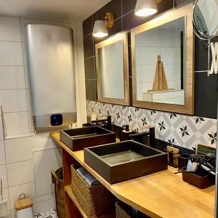 Elegant Duplex, Pool And Сasa de vacaciones