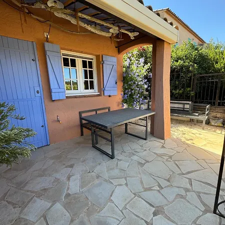 Vakantiehuis Elegant Duplex, Pool And *