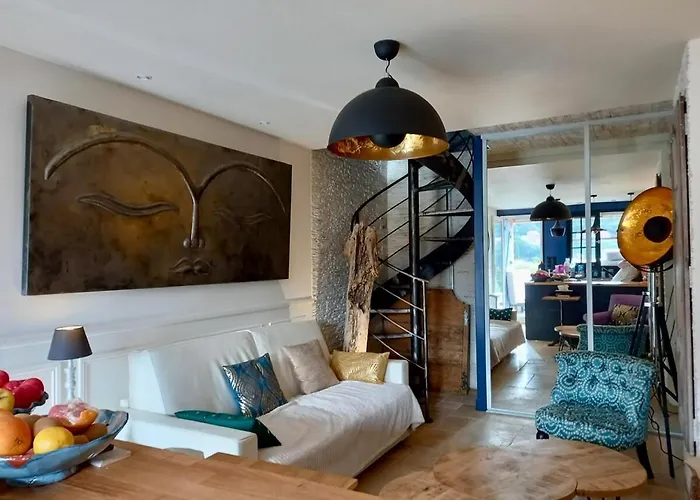 Elegant Duplex, Pool And